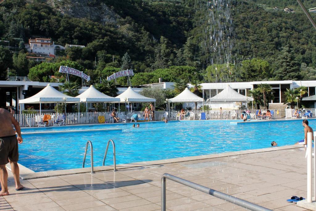 Beach Hotel Eurovil Predore Exteriör bild